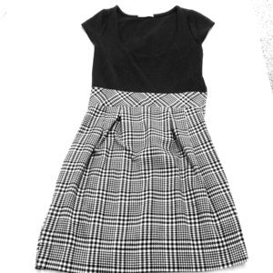 Black & white plaid scoop neck dress w/ pockets